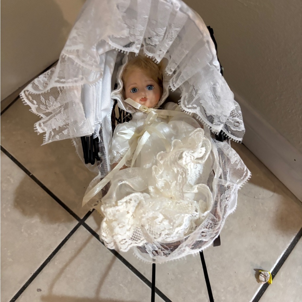 Elegant White Lace Baby Doll Costume vintage